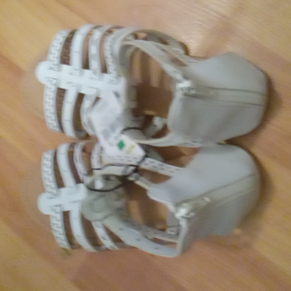 Girls sandals 👡 - Picture 2 of 3
